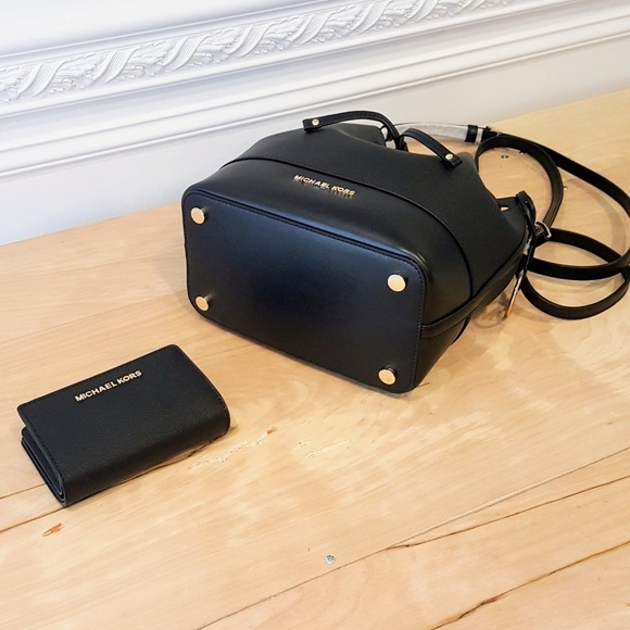 NWT Michael Kors Bucket Bag & Billfold - Picture 3 of 7